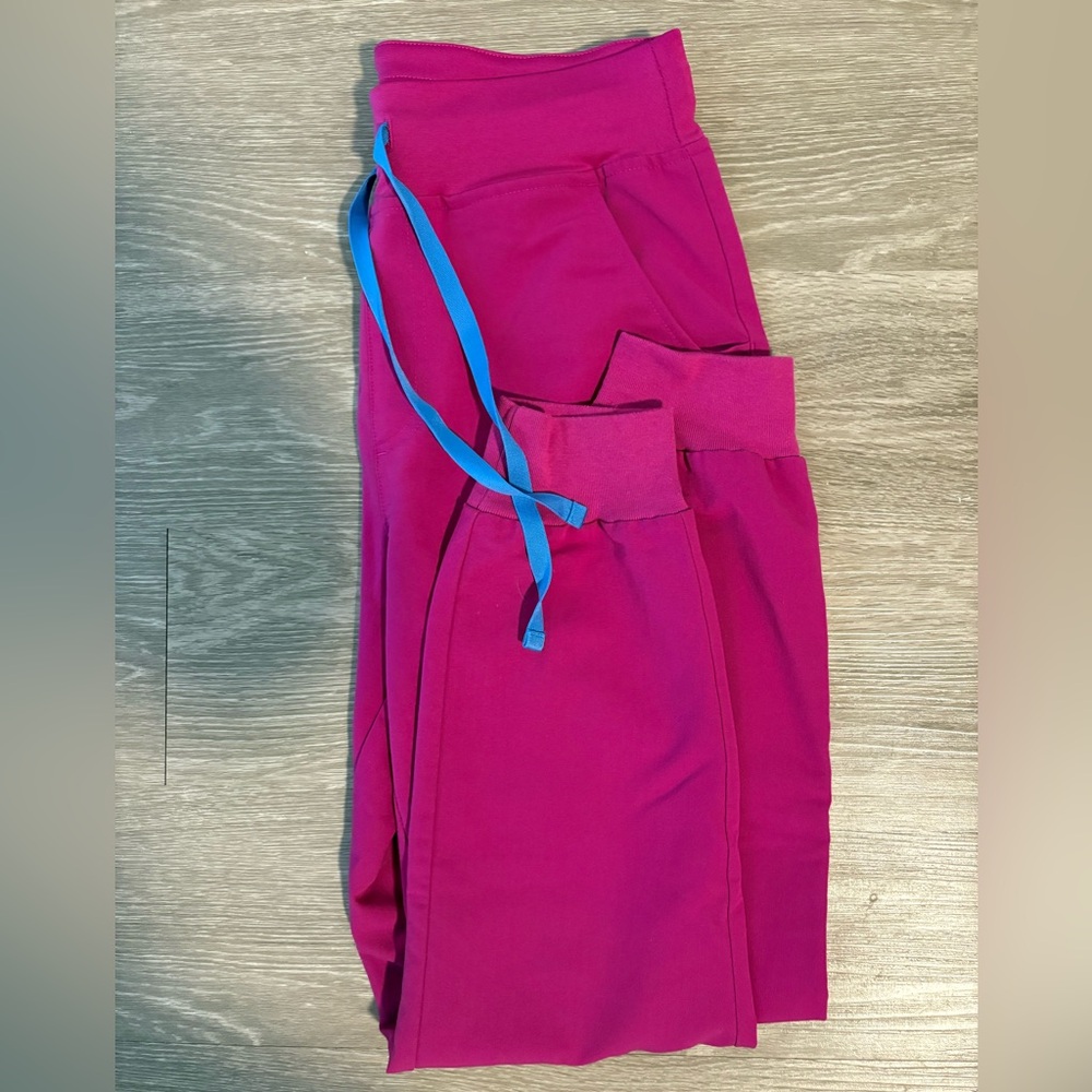 Figs Women’s Raspberry Sorbet Zamora High Waisted Jogger Scrub Pants Petite Smal